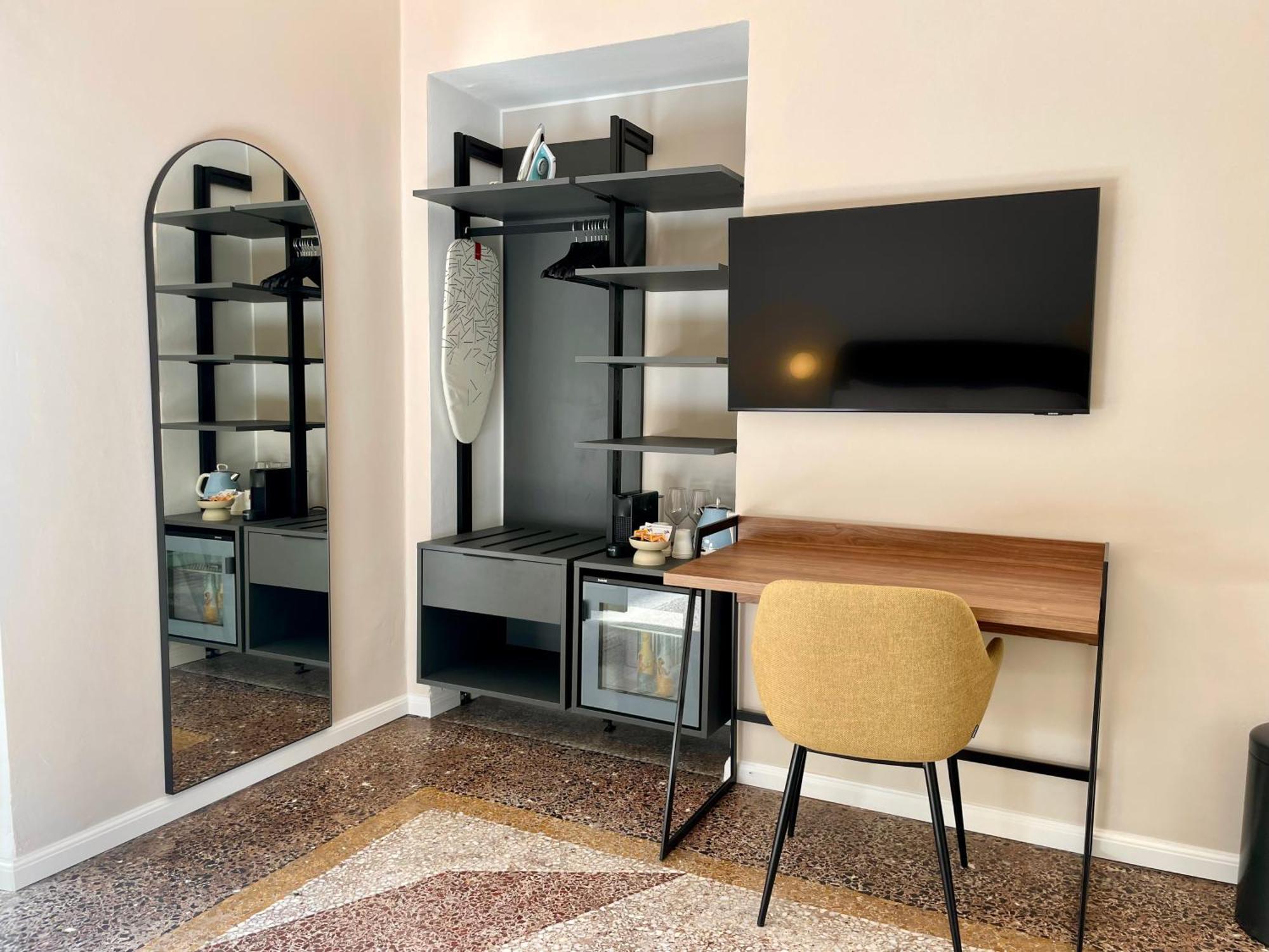 Relstay - Assarotti Suites Генуя Экстерьер фото
